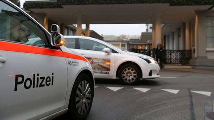 Une voiture de police suisse, le 3 décembre 2015 à Zurich.&nbsp; (MICHELE LIMINA / AFP)