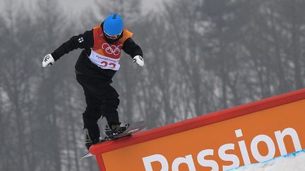 Le snowboardeur finlandais Roope Tonteri lors des qualifications pour l'épreuve du slopestyle masculin, le 10 février 2018, aux Jeux de Pyeongchang. (LOIC VENANCE / AFP)