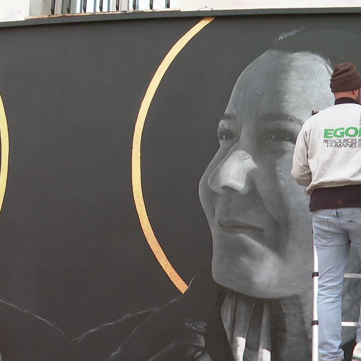 Swed Oner finalise la fresque du MUR de Mouans-Sartoux (D. Pardanaud /  France Télévisions)