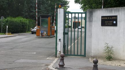 L'entr&eacute;e de la prison de Bois-d'Arcy (Yvelines), le 11 ao&ucirc;t 2008. (MAXPPP)