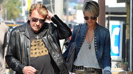 Johnny Hallyday et sa femme, Laeticia, &agrave; Los Angeles (Californie), le 14 mai 2010. (GABRIEL BOUYS / AFP)