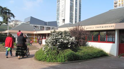 L'&eacute;cole Chateaubriand &agrave; Cr&eacute;teil (Val-de-Marne) o&ugrave; un professeur a &eacute;t&eacute; mis en examen, &agrave; la mi-mars 2012, pour agressions sexuelles sur mineurs de moins de 15 ans.&nbsp; (MAXPPP / LE PARISIEN)