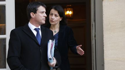 Manuel Valls (&agrave; gauche) et C&eacute;cile Duflot (&agrave; droite), le 20 f&eacute;vrier 2013 &agrave; Paris. (FRANCOIS GUILLOT / AFP)