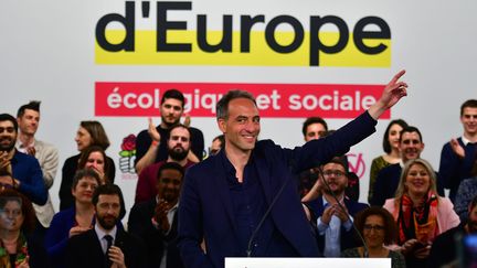 La tête de liste du PS et de Place publique pour les Européennes, Raphaël Glucksmann, lors de son premier grand meeting, à Toulouse, le 6 avril 2019. (PASCAL PAVANI / AFP)