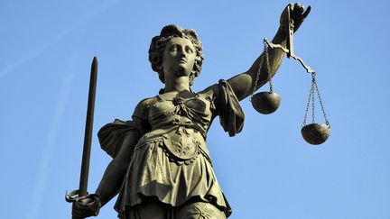 &nbsp; (Sculpture allégorique de la Justice à Francfort. © Fotolia)