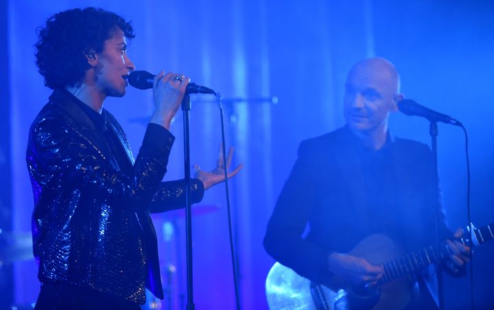 Le groupe Lady Sir avec la comédienne Rachida Brakni et Gaëtan Roussel.
 (GUILLAUME SOUVANT / AFP)