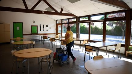 Une cantine, à&nbsp;Clairefontaine-en-Yvelines, le 7 mai 2020. (FRANCK FIFE / AFP)