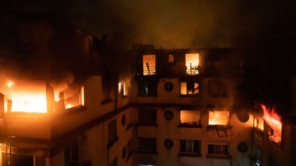 L'incendie de la rue Erlanger, dans le 16e arrondissement de Paris, a fait 10 morts dans la nuit du 4 au 5 février 2019. (BENOIT MOSER / BSPP - BRIGADE DE SAPEURS-POMPIERS DE PARIS / AFP)