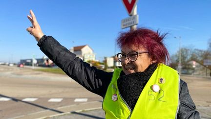 Nora, au rond-point d'Ashton à Chaumont (Haute-Marne), le 11 novembre 2021. (MATHILDE GOUPIL / FRANCEINFO)