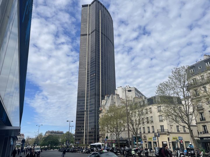 La tour Montparnasse, à Paris, le 10 avril 2024. (FRANCEINFO)