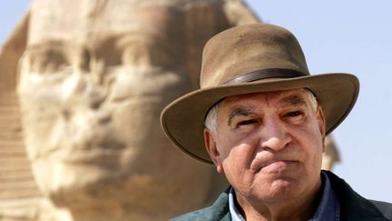 L'archéologue égyptien Zahi Hawass devant le Sphynx à Gizeh
 (Amr Nabil / AP / SIPA)