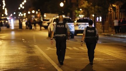 Des policiers à Chicago (Etats-Unis), le 21 juillet 2020. (KAMIL KRZACZYNSKI / AFP)