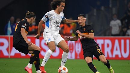 Le milieu de terrain Mattéo Guendouzi contre Galatasaray en Ligue Europa, jeudi 30 septembre 2021. (NICOLAS TUCAT / AFP)