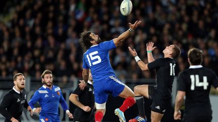 Yohan Huget à la tombée du ballon face aux All Blacks