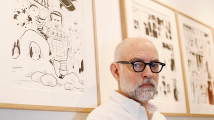 Le dessinateur américain Daniel Clowes pose le 31 janvier 2017 à Paris. (THOMAS SAMSON / AFP)