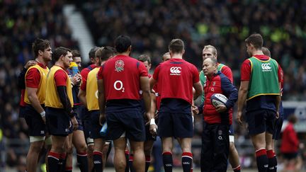 Le sélectionneur du XV de la Rose Eddie Jones donne ses consignes (ADRIAN DENNIS / AFP)