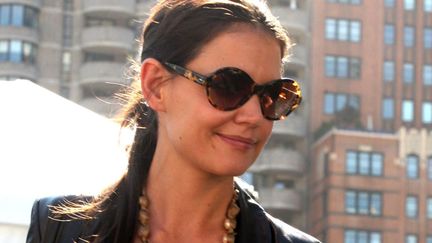 Pour Katie Holmes, la probl&eacute;matique est quelque peu diff&eacute;rente. Elle recommence doucement &agrave; sourire depuis son divorce avec Tom Cruise. Mais c'est pas encore &ccedil;a... (MARGO MILLER / MAXPPP)