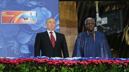 Vladimir Poutine et Lamine Diack (VUGAR NOVRUZOGLU / ANADOLU AGENCY)