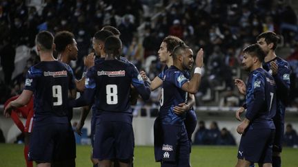 La joie des Marseillais après le but de Cengiz Ünder contre l'US Chauvigny en Coupe de France, le 2 janvier 2022. (PASCAL LACHENAUD / AFP)