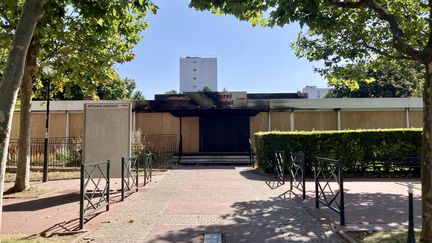 Le centre culturel Camille-Claudel incendié fin juin, à Saint-Gratien (Val-d'Oise), le 11 juillet 2023. (ZOE AUCAIGNE / FRANCEINFO)