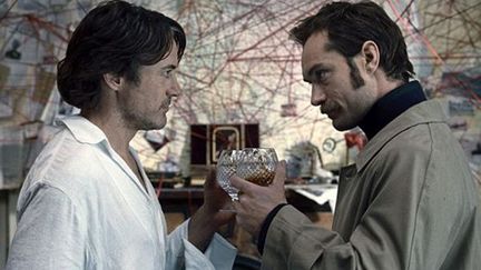 Robert Downey Jr. et Jude Law dans &quot;Sherlock Holmes 2 : Jeu d&#039;ombres&quot; de Guy Ritchie
 (Warner Bros. France)