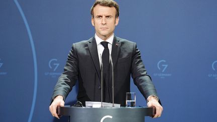 Le président français Emmanuel Macron lors d'une conférence de presse à Berlin (Allemagne), le 25 janvier 2022. (KAY NIETFELD / DPA-POOL / AFP)