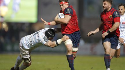 Stander cherche à échapper au défenseur du Racing (STEPHANE ALLAMAN / STEPHANE ALLAMAN)