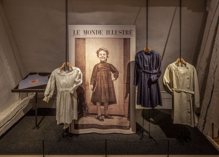 Exposition "S'habiller pour l'école" au musée national de l'Education à Rouen. (MUSEE DE L'EDUCATION ROUEN)