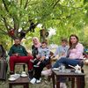 La famille&nbsp;Shemaly dans son jardin à El Marj, au Liban, le 30 octobre 2021. (PIERRE-LOUIS CARON / FRANCEINFO)