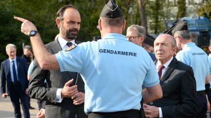 Le Premier ministre Edouard Philippe et le ministre de l'Intérieur Gérard Collomb, à Notre-Dame-des-Landes (Loire-Atlantique), le 13 avril 2018. (MAXPPP)