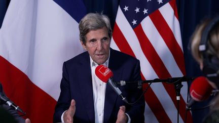 John Kerry, l'émissaire américain pour le climat, était l'invité de France Inter, était samedi 16 décembre l'invité de France Inter. (FRANCE INTER / RADIO FRANCE)