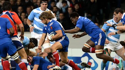 Le XV de France face &agrave; l'Argentine, au Grand stade de Lille (Nord), le 17 novembre 2012. (FRANCK FIFE / AFP)