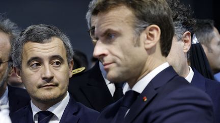 Le président français Emmanuel Macron et le ministre français de l'Intérieur Gérald Darmanin à Paris, le 23 novembre 2022. (LUDOVIC MARIN / AFP)