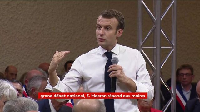 "Evoquer l'immigration en commençant par le terrorisme est une erreur" : Emmanuel Macron répond à la maire de Montauban