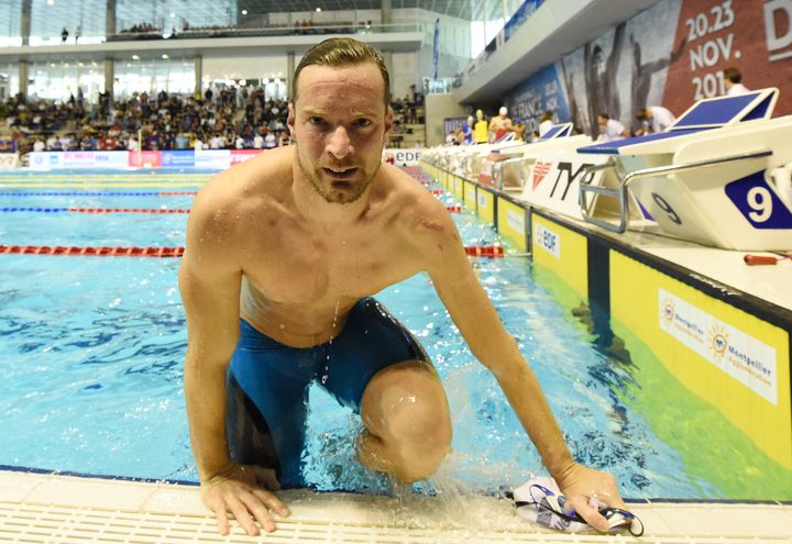 Charles Rozoy en 100 m nage libre lors des championnats de France de natation, à Montpellier (Hérault), le 21 novembre 2014. (STEPHANE KEMPINAIRE / DPPI MEDIA / AFP)