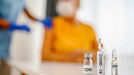 Le vaccin tant attendu contre le coronavirus est enfin administré dans notre pays.&nbsp; (BLUECINEMA / E+ / GETTY IMAGES)