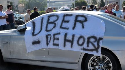 Manifestation de chauffeurs de taxi, le 25 juin 2015 &agrave; Marseille (Bouches-du-Rh&ocirc;ne).&nbsp; (CITIZENSIDE / GEORGES ROBERT / AFP)