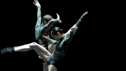 Forsythe, Godani, Dawson : La virtuosité des corps et l'énergie de trois grands chorégraphes par les danseurs du ballet du Capitole de Toulouse
 (France 3 / Culturebox)