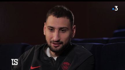 Dans son entretien avec Fabien Lévêque, Gianluigi Donnarumma parle de son adaptation au Paris Saint-Germain et de la concurrence avec Keylor Navas.