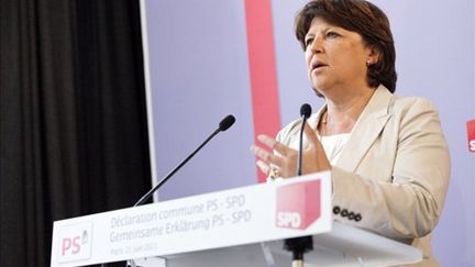 Martine Aubry fait un discours lors d'un point presse au côté du chef du SPD allemand, à Paris, le 21 juin 2011. (AFP - Thomas Samson)