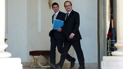  (Manuel Valls et François Hollande ce mercredi matin à la sortie du conseil des ministres. © MaxPPP)