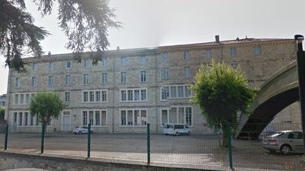 Un bâtiment&nbsp;du lycée Jean-Baptiste-de-Baudre, en juillet 2016, à Agen (Lot-et-Garonne). (GOOGLE STREET VIEW / FRANCEINFO)