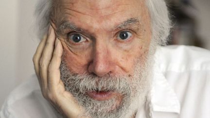 Georges Moustaki, chez lui à Paris, en 2008
 (STEPHANE DE SAKUTIN / AFP)