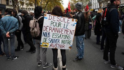 Manifestation contre le gouvernement à Paris, le 16 novembre 2017. (CHRISTOPHE ARCHAMBAULT / AFP)