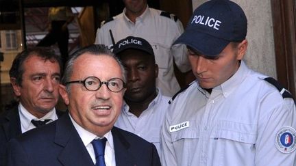 Jean-Noël Guérini s'adresse à la presse à sa sortie du palais de justice de Marseille le 8-9-2011 (AFP - GERARD JULIEN)