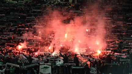 L'UEFA reproche aux supporters stéphanois d'avoir utilisé des fumigènes au début de la rencontre face à Manchester United en Ligue Europa jeudi dernier