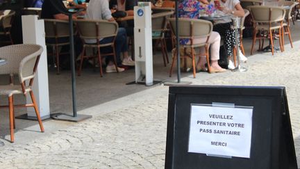 Pass sanitaire en terrasse dans ce café d'Albi (Tarn)&nbsp; (MANON KLEIN / RADIO FRANCE)