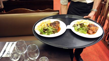 Dans un restaurant de&nbsp;Quimper (Finist&egrave;re), le 20 juin 2012. (FRED TANNEAU / AFP)