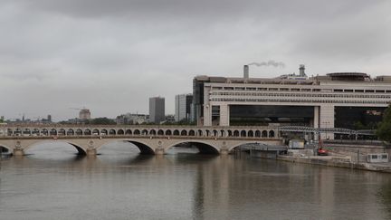 Un cadre du ministère de l'Economie et des Finances s'est fait voler des données sensibles, dans la nuit du 30 au 31 mars 2017, à Paris.&nbsp; (MANUEL COHEN / AFP)