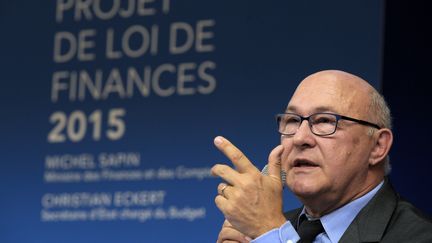 Michel Sapin le ministre des finances pr&eacute;sente son budget &agrave; Paris le 1 octobre 2014. (ERIC PIERMONT / AFP)